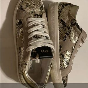 Steve Madden Women's Starling NY90 starling gold snake sneakers 7M USED